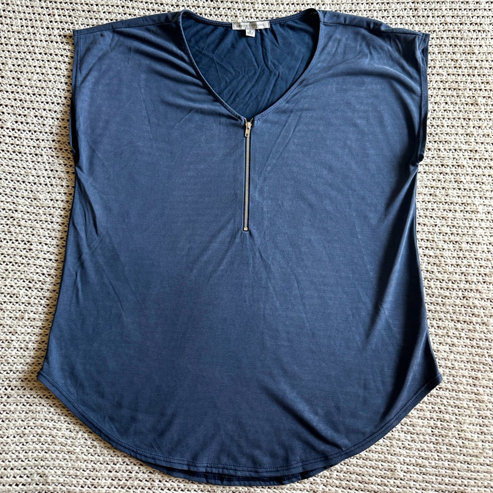 Cute shirt that can be worn with casual and dress up outfits